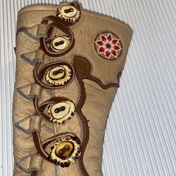 Custom Moccasin boots antler button lace closure Native American bead work 7.5 - Picture 4 of 14